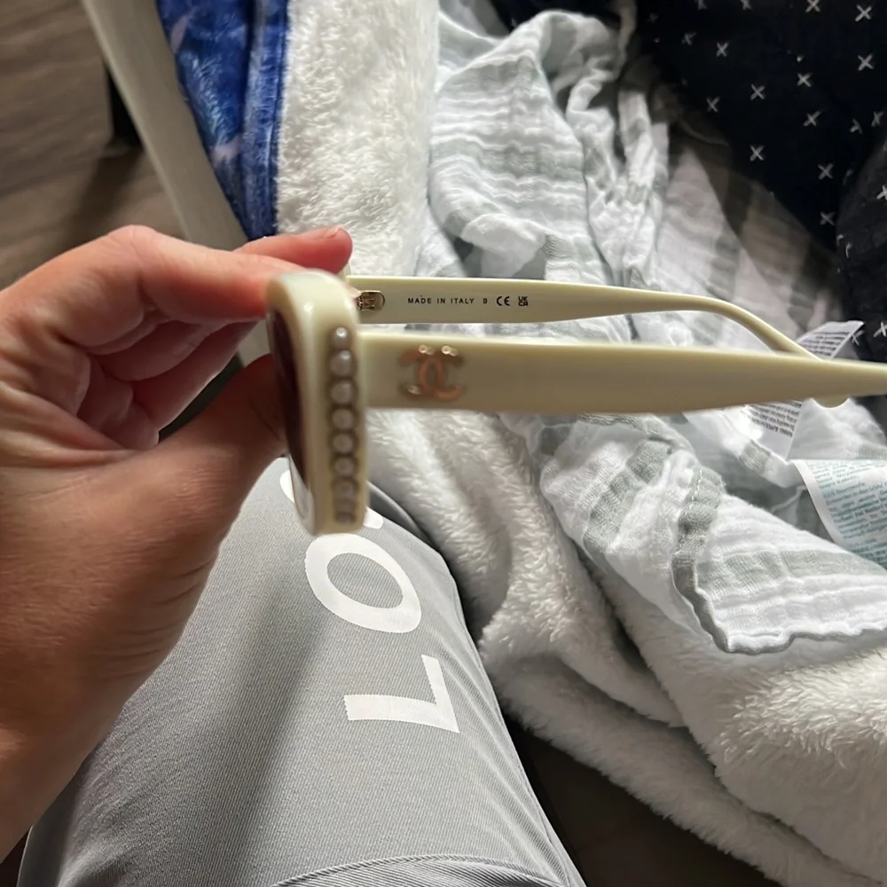 Chanel glasses, white perfect condition - Picture 3 of 4